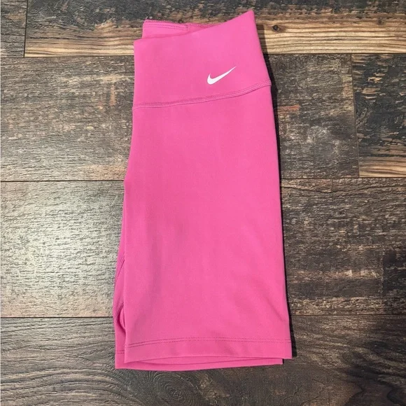 NWOT Nike Women's Pink biker Shorts - Picture 7 of 7